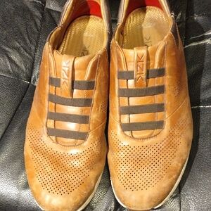 Kizik Tan Leather Men's Slip-On Loafers